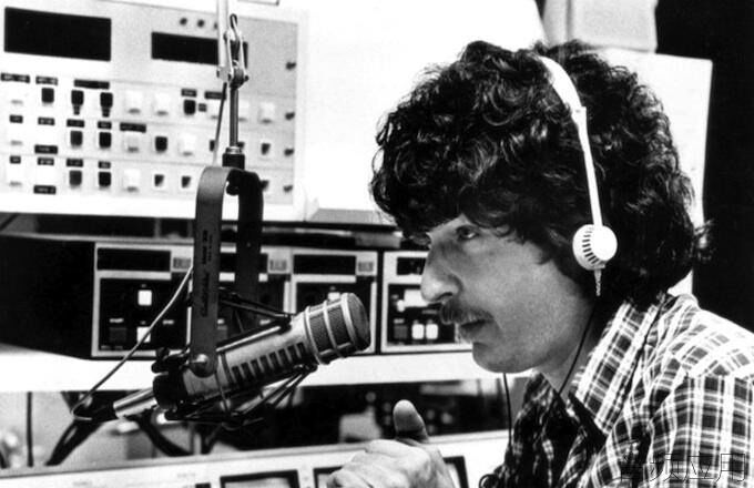 Howard-Stern-RE20.jpg