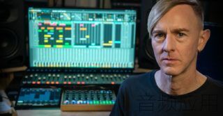 richie-hawtin-live-performance-320x167.jpg