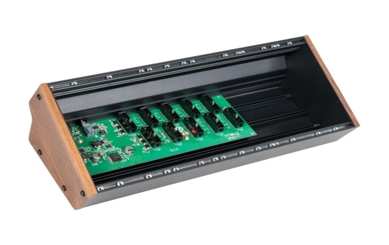 Moog_60HP-Powered-Eurorack-Skiff_01_1.jpg