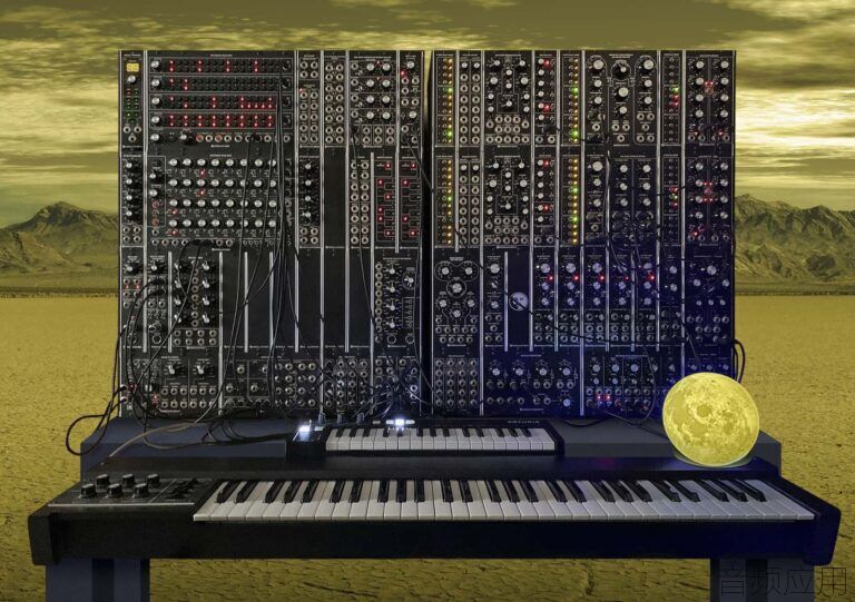moon-modular-synthesizer-728x513.jpg