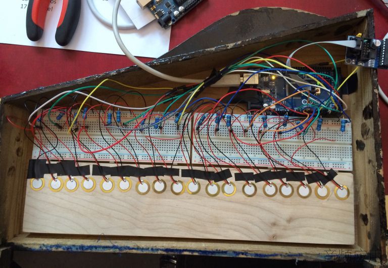 cp_768_06_arduino_toy_piano.jpg