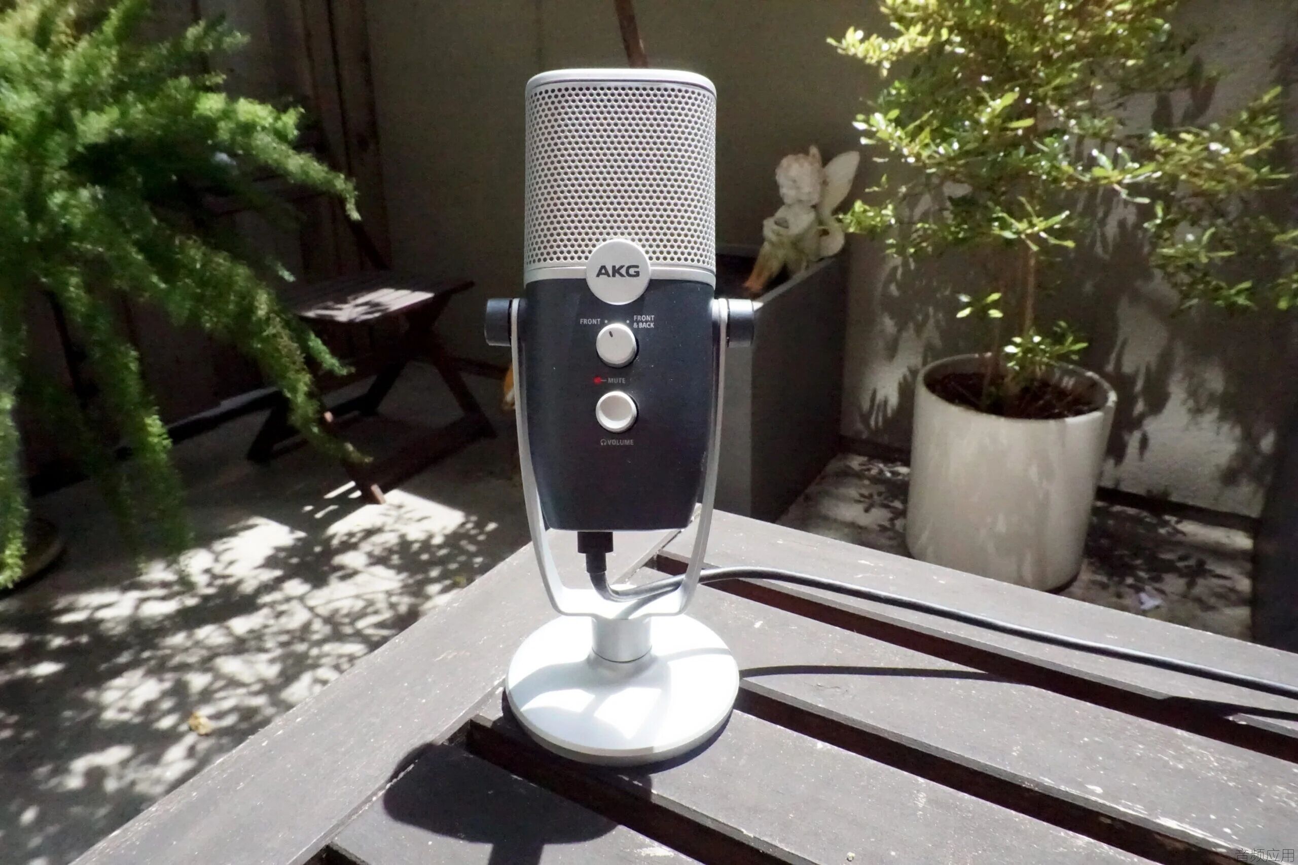 AKG-Ara-microphone-front-scaled.webp.jpg