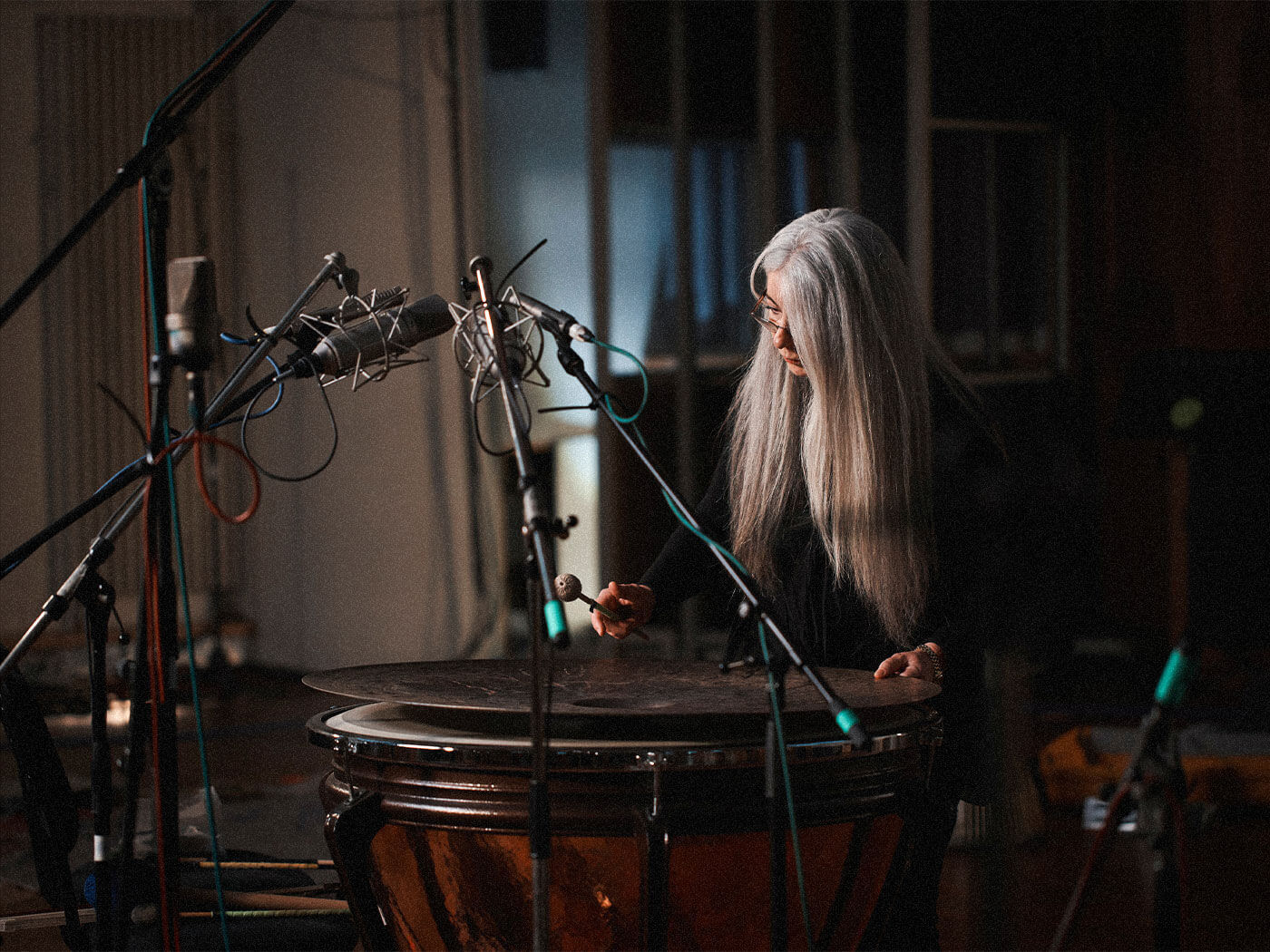 spitfire-audio-resonate-Dame-Evelyn-Glennie@1400x1050.jpg