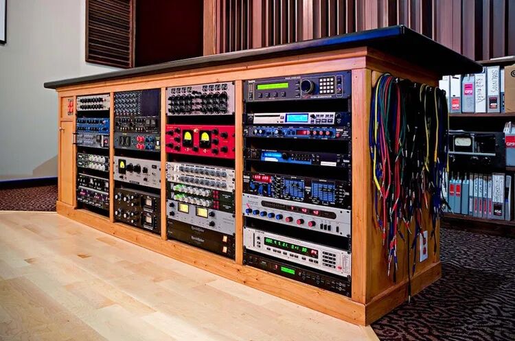 outboard-gear.webp (1).jpg