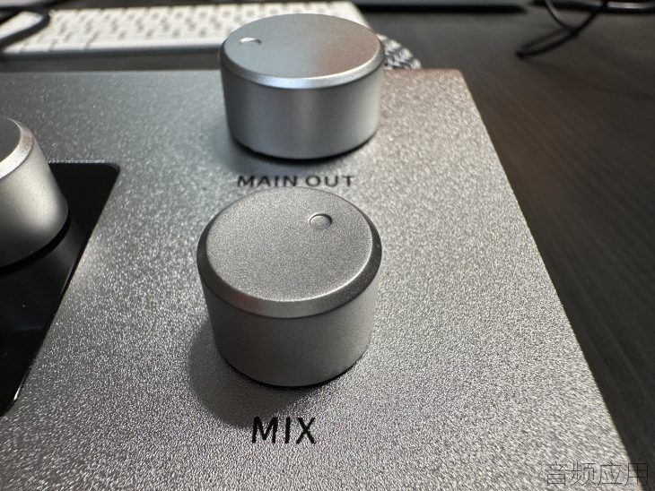 10-mooer-steep2-knob-730x548.jpg