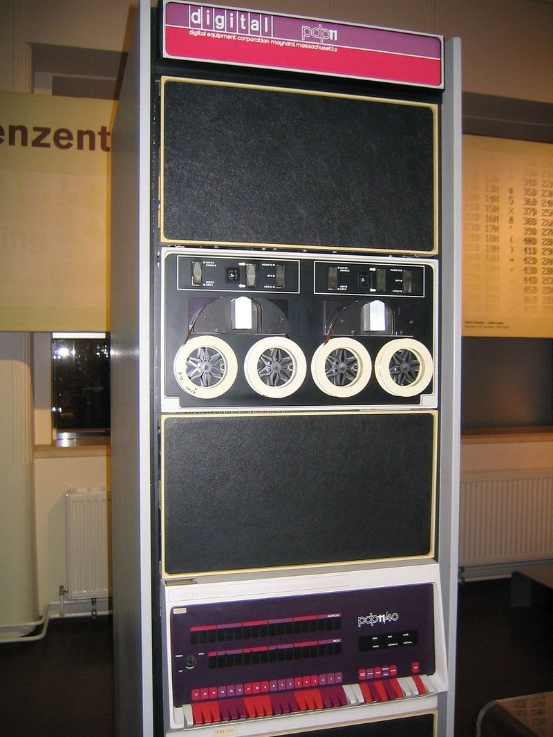 1024px-Pdp-11-40-768x1024.jpg