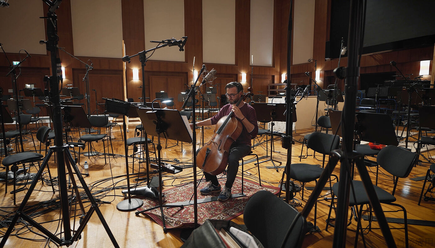 sy_solo_strings_chello_03_700x400.jpg