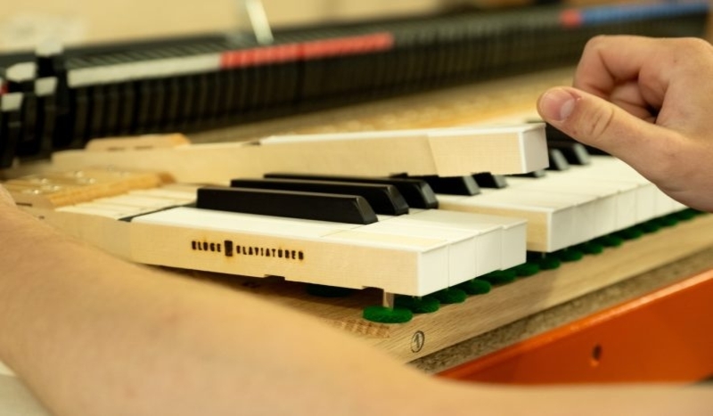 Rhodes-Music-MK8-keys-700x467.jpg