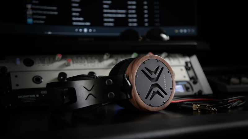1133459d1730131356-ollo-audio-introduces-x1-studio-headphones-x1_on_black_desk_gear_16.jpg
