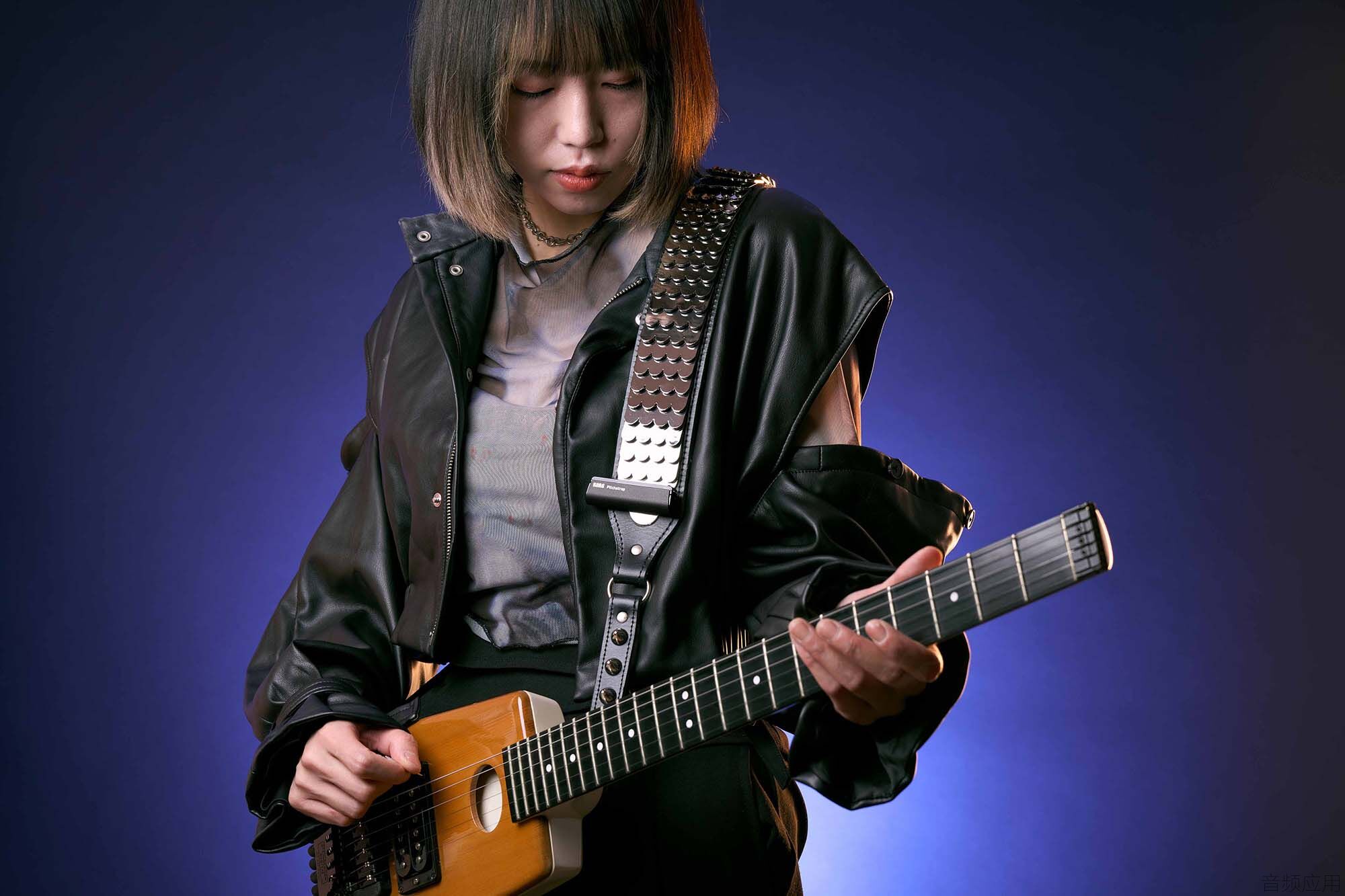 1133701d1730389084-korg-launches-pitchstrap-strap-mounted-tuner-_aya3765_2000w.jpg