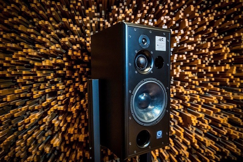 BuyersGuideStudioMonitors1.jpg