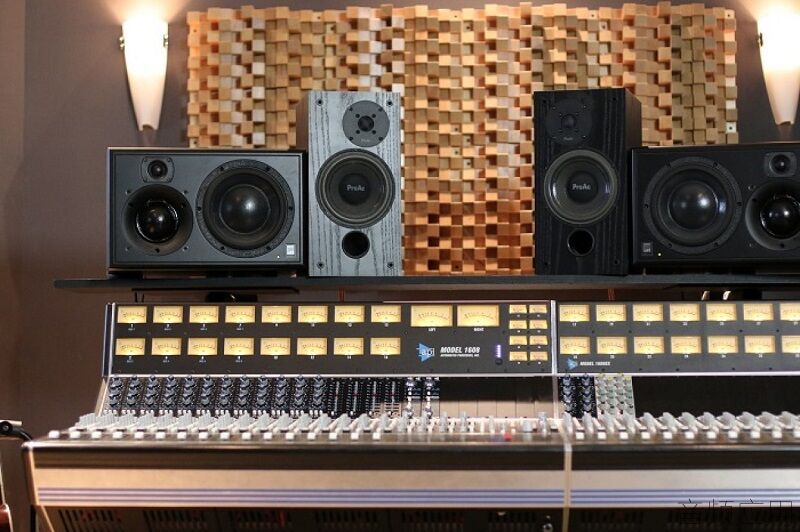 BuyersGuideStudioMonitors.jpg