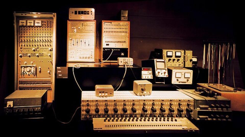 IPEM-Studio-Synthesizer-ca.-1960C1980-2.jpg