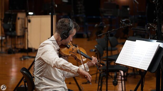 vsl_synchron-solo-violin-2-tlmbunWliEMaYc7cBohOUkO7aow5B8jQ.jpg