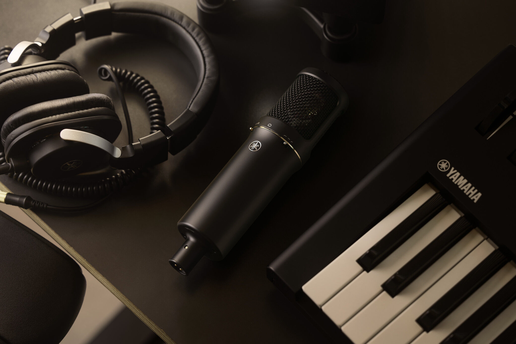 yamaha-ycm705-1.jpg