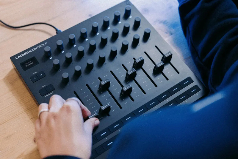 Novation-Launch-Control-XL-3-feat-700x467.jpg.webp.png