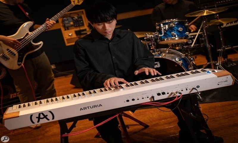 arturia_astrolab_update-bKGopxwiYBCUexJ.BtDFPutdzg9mEL8K.jpg