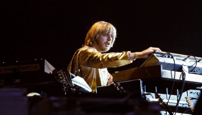 Rick-Wakeman-700x458.jpg