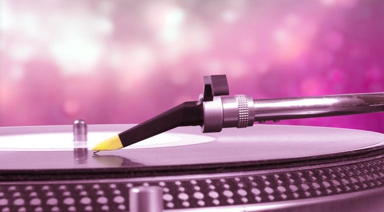 imgi_3_mixing-vinyl-teaser-ronstik-Alamy-770x425.jpeg