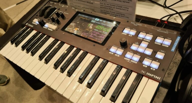 Kodamo Infini, a multi-engine Synthesizer with bitmasks and formant synthesis (SynthFest France 2022)